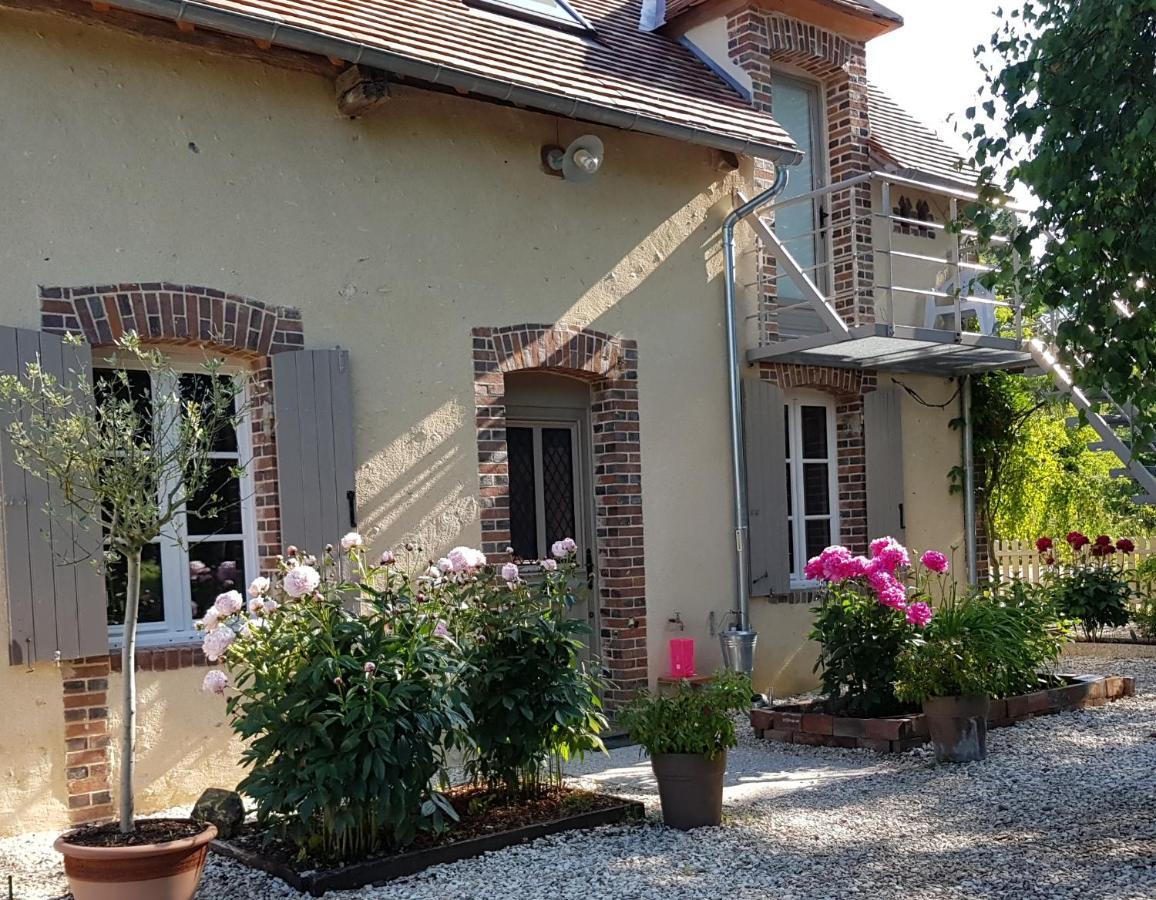 Bed and Breakfast Magnolia54 Louesme Exterior foto